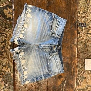 The Cut Off Lacey Lucky Brand jean shorts. Women’s size 6, in great condition!